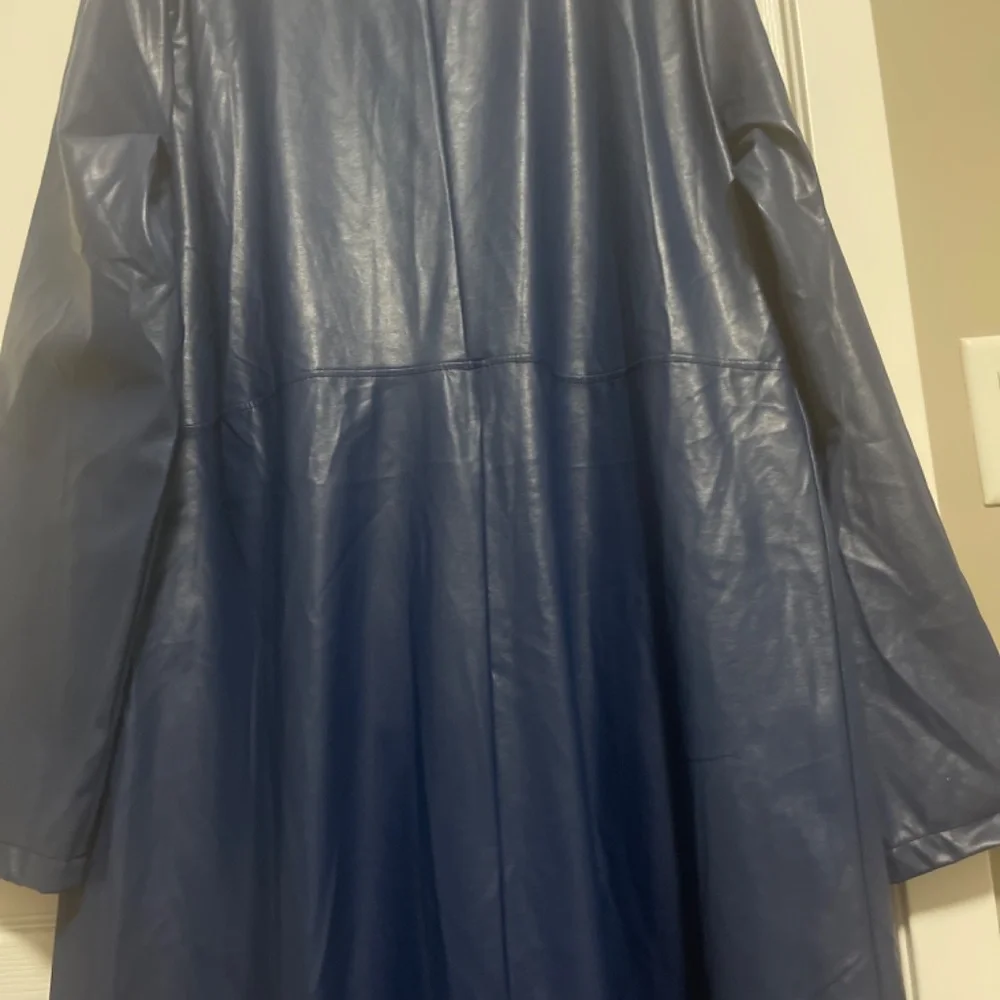 Leather trench coat - Picture 3 of 4